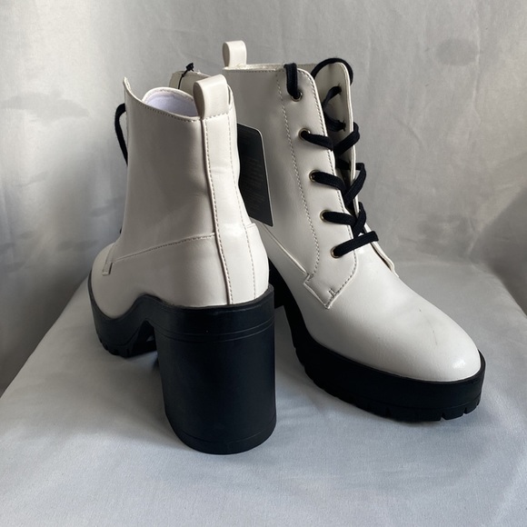 Forever 21 white boots - Picture 3 of 7